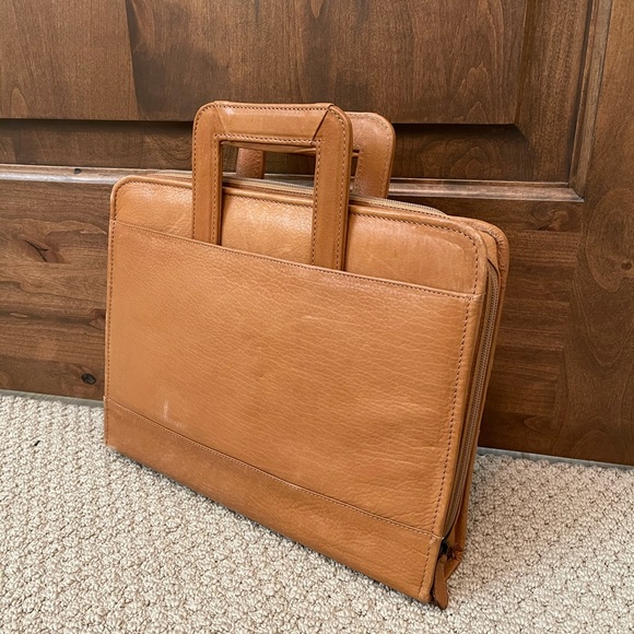 Genuine leather tan portfolio carrier/ organizer - Picture 2 of 16
